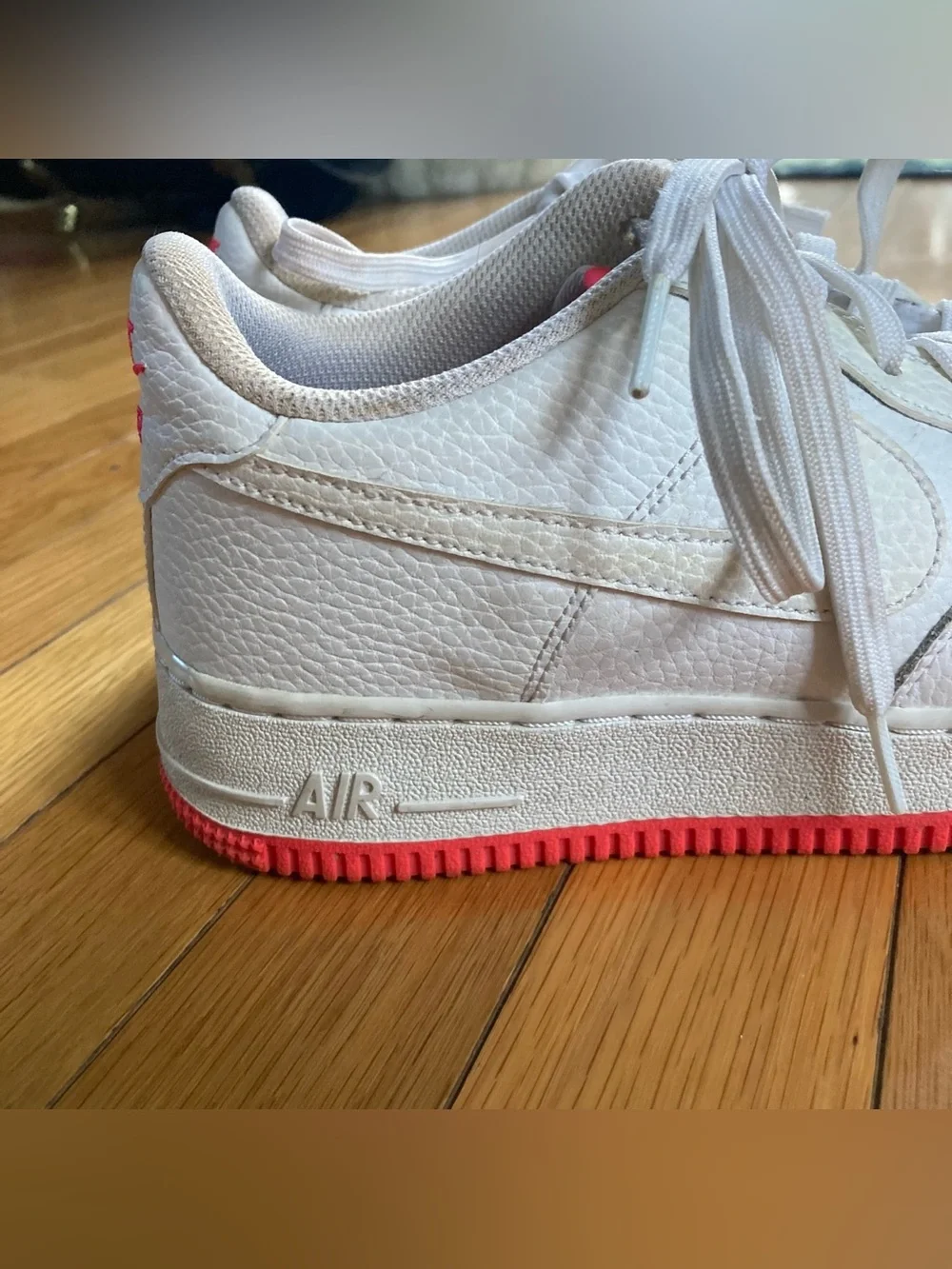 Nike Air Force 1 Low LV8 White Bright Crimson GS Size 6.5Y Sneakers AO2296-101